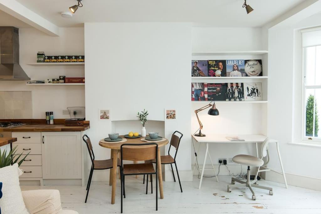 Charming 2-Bed Flat In The Heart Of Nottinghill - Steps From Portobello Rd Market And Nottinghill Bookshop Apartment Londra Exterior foto